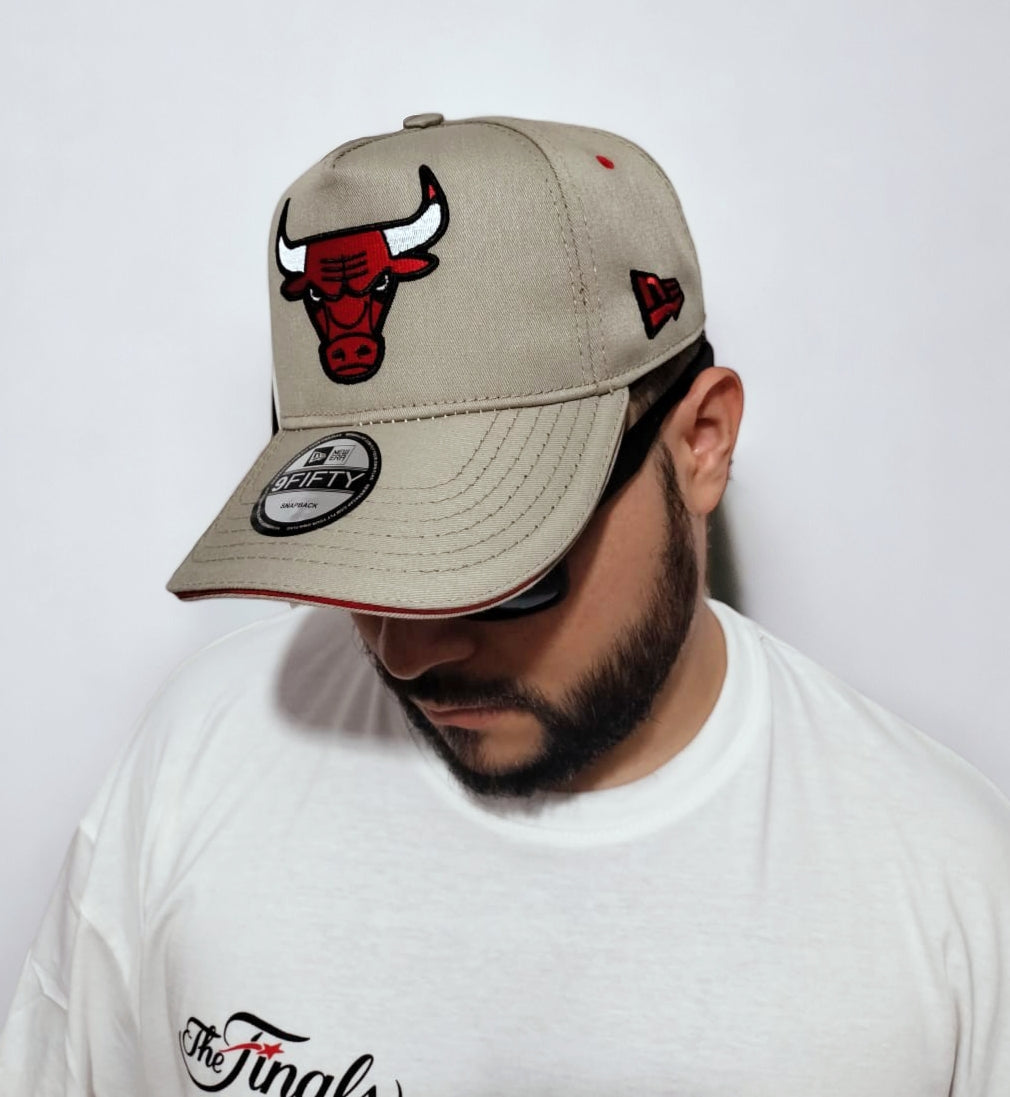 Gorra 1.1 Bulls Beige/Roja