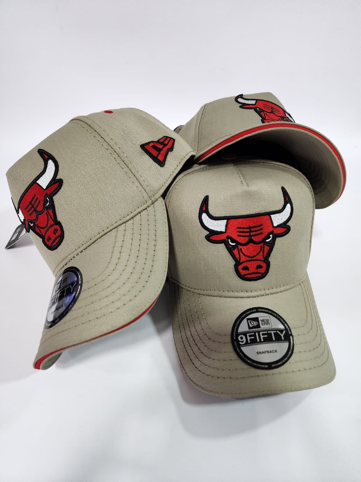 Gorra 1.1 Bulls Beige/Roja